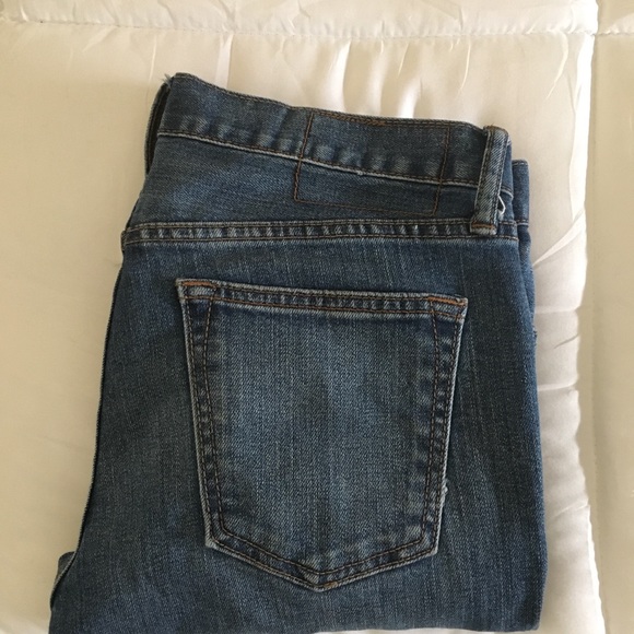 Old Navy Distressed jeans - Picture 2 of 7